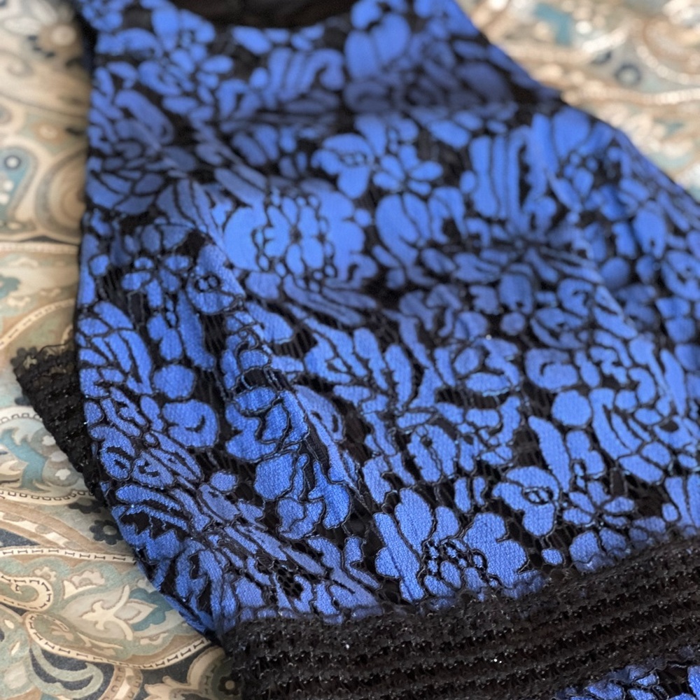 💙 $20 w/bundle Adorable City Triangles Lace Dress 💙🖤
